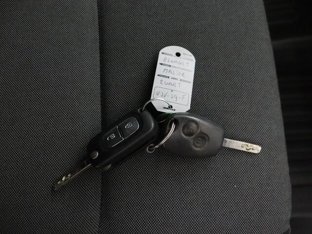 Renault MASTER 2.3DCi 135PK | Imperiaal | Trekhaak | Navigatie | Camera | 3-Zits | Airco | Cruise