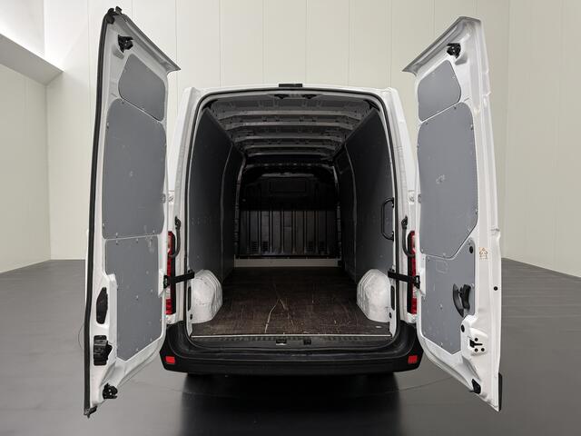 Renault MASTER 2.3DCi 135PK L3H2 | Euro 6 | Airco | Cruise | 3-Persoons | Betimmering