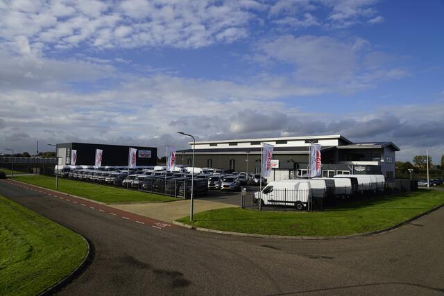 Renault MASTER T35 2.3 dCi 150 L2H2 Black Edition Camera, Cruise, Carplay, 150pk, Multimedia, Sensoren, LED, Airco, Uniek!