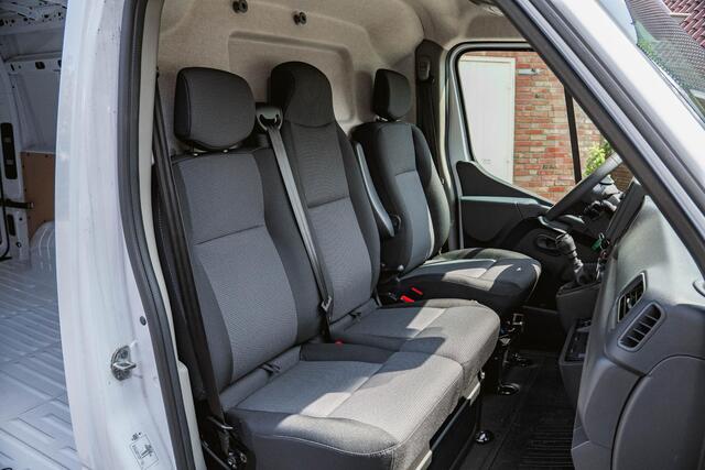 Renault MASTER 2.3 dCi 135PK L3H2 NAVI CAMERA PDC V+A Renault Master T35 2.3 dCi 135 L3H2 Comfort