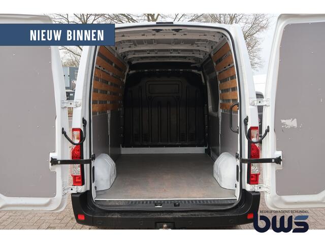 Renault MASTER T35 2.3 dCi 135 L2H2 Navi / Trekhaak / PDC / Airco / Camera