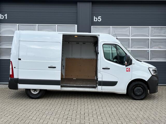 Renault MASTER Red 2.3 dCi 150PK L2H2 35T / Cruise / LED / Camera / Trekhaak / Airco / PDC / Navi / Bluetooth / Draadloze telefoonlader