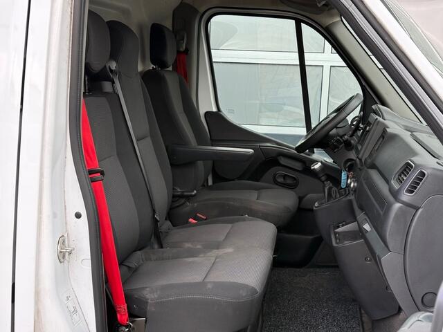 Renault MASTER Red 2.3 dCi 150PK L2H2 35T / Cruise / LED / Camera / Trekhaak / Airco / PDC / Navi / Bluetooth / Draadloze telefoonlader