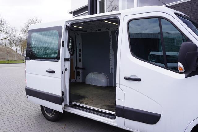 Renault MASTER 2.3 dCi 130 PK EURO 6 - Airco - Cruise - Trekhaak - ¤ 15.950,- Excl.