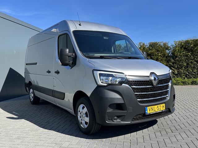 Renault MASTER T35 2.3 dCi 135 PK / L2H2 / 1e EIG. / TREKHAAK / 2x SCHUIFDEUR / CAMERA / AIRCO / CRUISE / BLIND SPOT