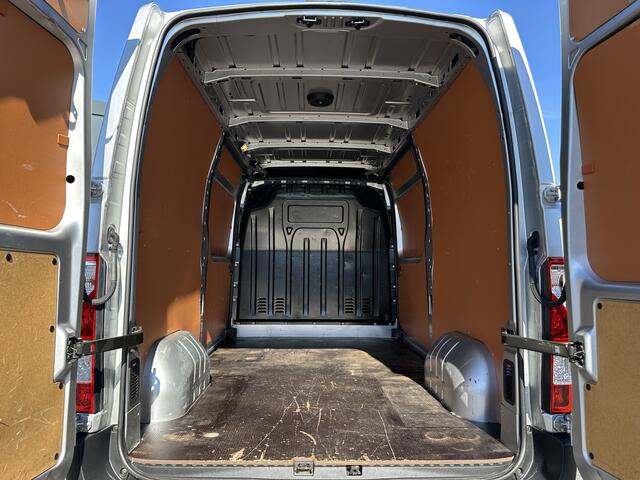 Renault MASTER T35 2.3 dCi 135 PK / L2H2 / 1e EIG. / TREKHAAK / 2x SCHUIFDEUR / CAMERA / AIRCO / CRUISE / BLIND SPOT