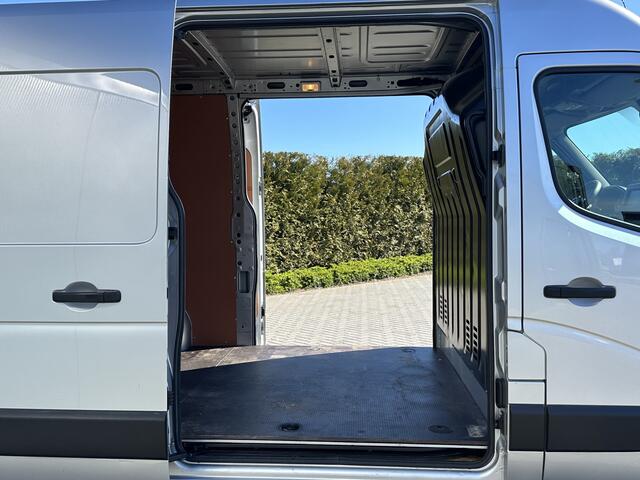 Renault MASTER T35 2.3 dCi 135 PK / L2H2 / 1e EIG. / TREKHAAK / 2x SCHUIFDEUR / CAMERA / AIRCO / CRUISE / BLIND SPOT