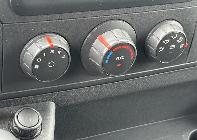 Renault MASTER T35 2.3 dCi Bakwagen met laadklep