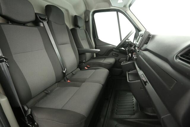 Renault MASTER 2.3 dCi L2H2 | Airco | Cruise | Carplay | 3 Zits | Parkeersens. | Navi