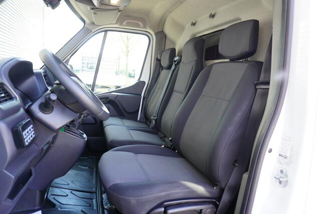 Renault MASTER 150pk L2H2 Lichte schade Imperiaal + Trap Airco Trekhaak Camera Apple carplay