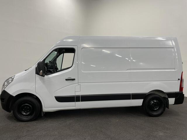 Renault MASTER T35 2.3 dCi L2H2 130PK Airco Cruise Control Navigatie Parkeersensoren 2-zits