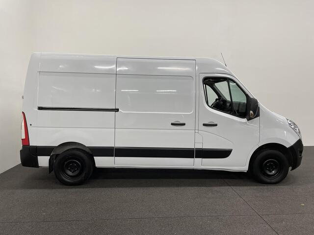 Renault MASTER T35 2.3 dCi L2H2 130PK Airco Cruise Control Navigatie Parkeersensoren 2-zits