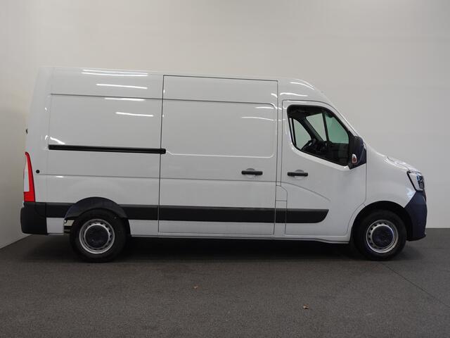 Renault MASTER T33 2.3 dCi 135PK L2H2 BPM VRIJ! Airco Cruise control Parkeersensoren Navigatie Trekhaak