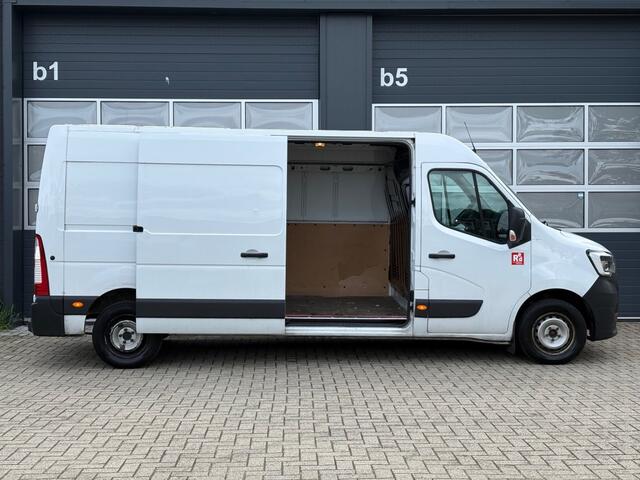 Renault MASTER 2.3 dCi 150pk L3H2 T35 / Cruise / Camera / Airco / Navi / DAB / Bluetooth / Draadloos laden / PDC / Red Edition /