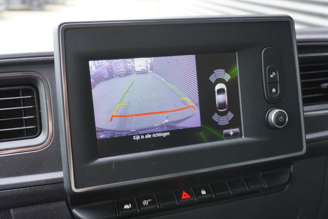 Renault MASTER 150pk Automaat L2H2 Trekhaak Navigatie Apple carplay Camera Parkeersensoren Airco Cruise control Imperiaal