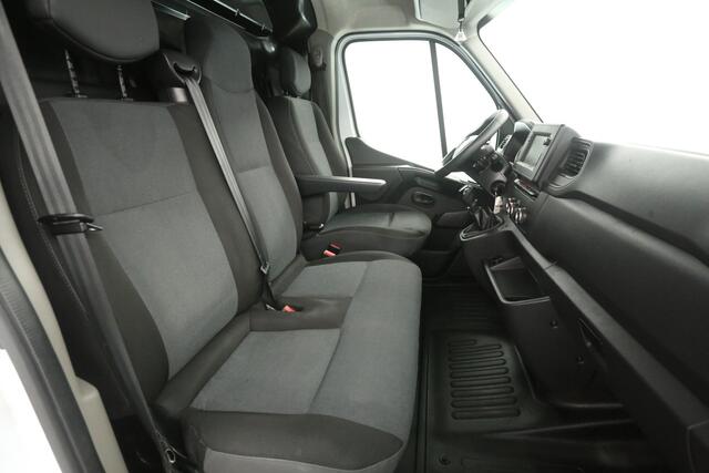 Renault MASTER 2.3 dCi L2H2 | Airco | Cruise | Camera | Carplay | 3 Zits | Trekhaak