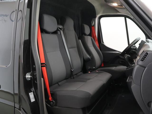 Renault MASTER T35 2.3 dCi 150 | Aut. | L2 H2 | Energy Comfort | Navigatie | Parkeercamera | 3-zits | Trekhaak | Betimmering | Cruise Control |