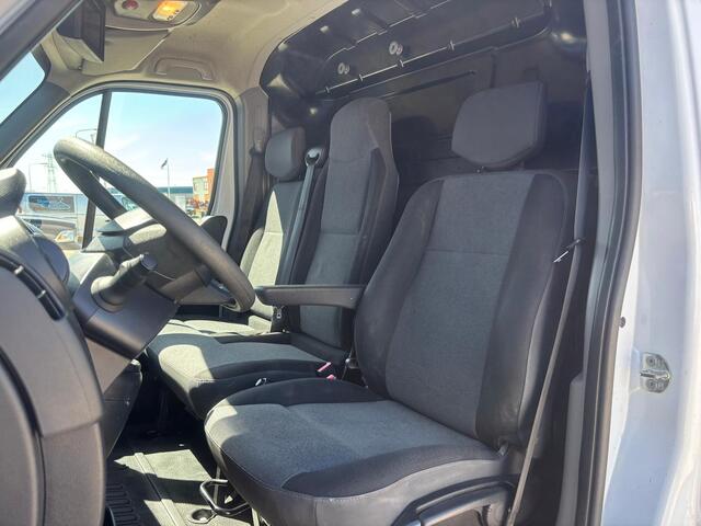 Renault MASTER T35 2.3 dCi L3H3 | 3 Zitplaatsen | Bluetooth | Navi | Parkeersensoren | Airco