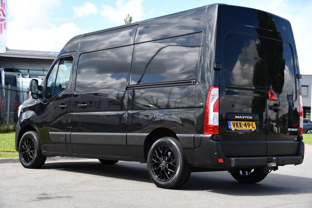 Renault MASTER T35 2.3 dCi 150 L2H2 Black Edition Camera, Cruise, 2 x Schuifdeur, LED, Clima, Trekhaak, Sensoren, Multimedia, Uniek!