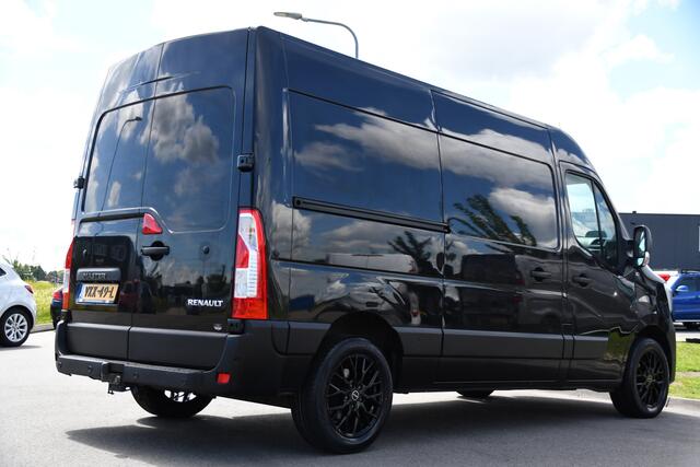 Renault MASTER T35 2.3 dCi 150 L2H2 Black Edition Camera, Cruise, 2 x Schuifdeur, LED, Clima, Trekhaak, Sensoren, Multimedia, Uniek!
