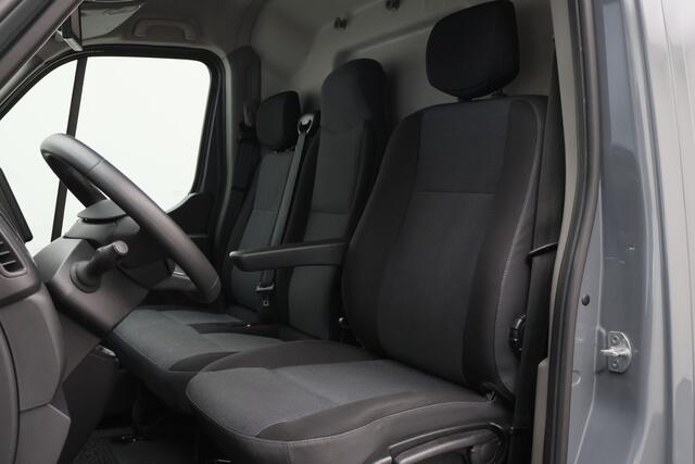 Renault MASTER T35 2.3 dCi 135 L2H2 Work Edition 3-Zits, Camera, Cruise, Apple Carplay, Rijstrooksensor, DAB, PDC