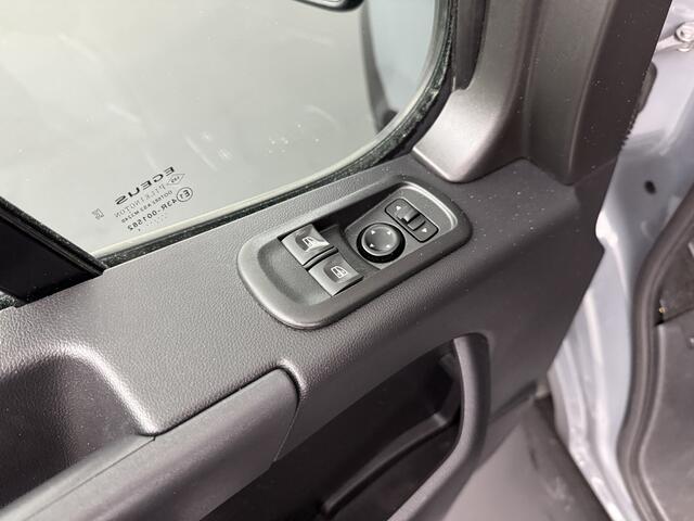Renault MASTER 2.3DCI 135PK L2H2 | Imperiaal | Trekhaak | Airco | Cruise | Betimmering | 3-Zits