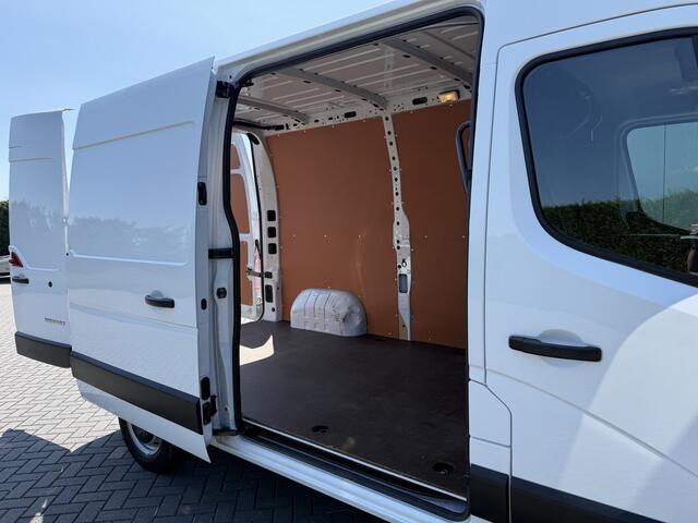 Renault MASTER 2.3 dCi 136 PK / L2H2 / 1e EIG. / TREKHAAK / AIRCO / CRUISE / NAVI / CAMERA / 3-ZITS / LED