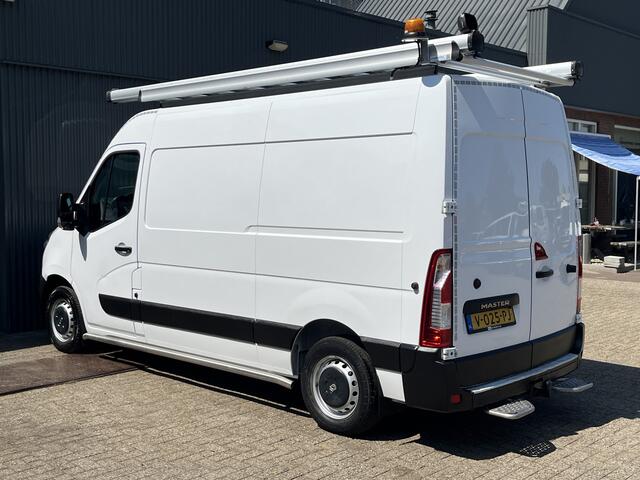 Renault MASTER T35 2.3 dCi L2H2 Airco Cruise controle Kastinrichting Trekhaak 2500kg Trekgewicht Imperiaal Schuifdeur Zijruit rechts Euro 6 Bpm vrij !!1e eigenaar Dealer onderhouden Ook ideaal voor ombouw naar camper