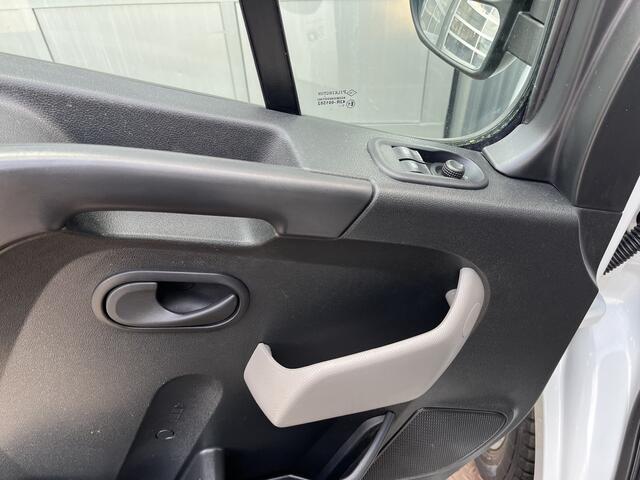 Renault MASTER L3H2 T35 dCi Rolstoelvervoer 9-Persoons Rolstoellift Airco Cruise controle Achterruitrijcamera Telefoonverbinding Dealer onderhouden Euro 6 Personenvervoer Rolstoelbus Taxi