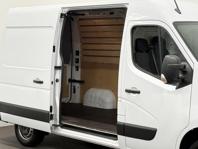 Renault MASTER T33 2.3 dCi 135 L2H2 BPM VRIJ! Airco Cruise control Parkeersensoren Navigatie Trekhaak
