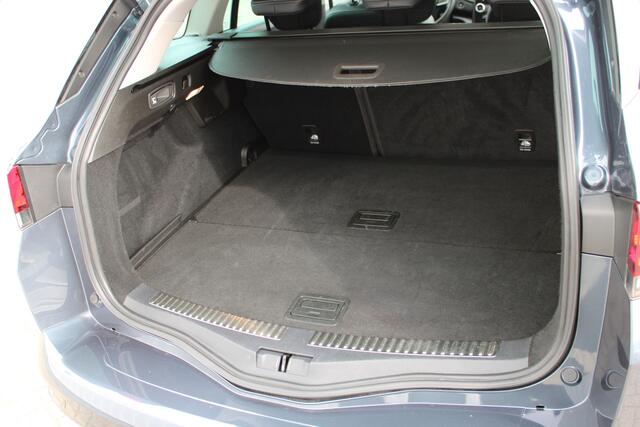 Renault MEGANE Estate 1.3 TCe Intens 140PK | TREKHAAK | NAVI | RIJKLAARPRIJS!!