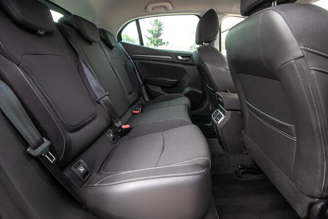 Renault MEGANE 1.6 E-Tech Plug-In Hybrid 160 Zen - All-in rijkrprs | Navi | Carplay | Cruise | Stoelverw.