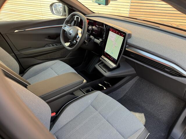Renault MEGANE E-Tech 220 Comfort Range Techno 60 kWh Winterpack / H & K Audio / 20" lm velg / 360 camera enz enz