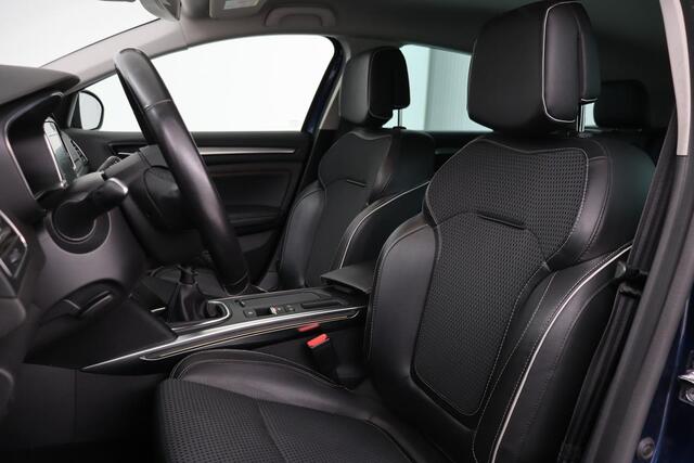 Renault MEGANE 1.3 TCe Bose | Trekhaak | Camera | Navigatie | Keyless | Massage | Carplay | Dodehoek detectie | Climate control | Cruise control