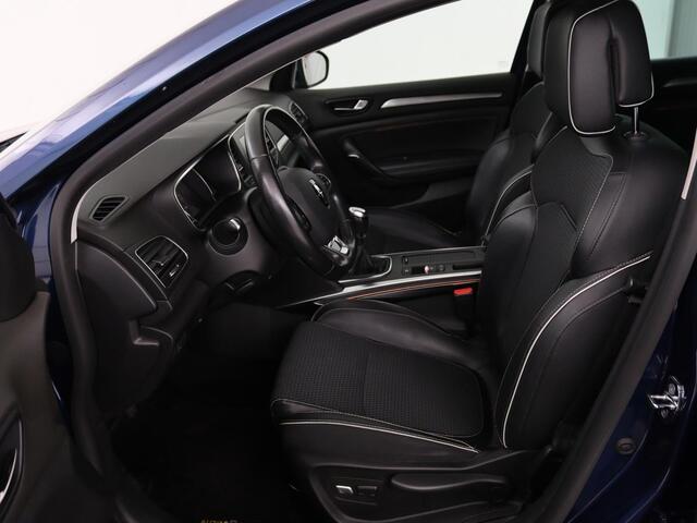 Renault MEGANE 1.2 TCe Bose | Trekhaak | Half leder | Camera | Massage | Navigatie | Climate control | Park Assist | Cruise control | Keyless