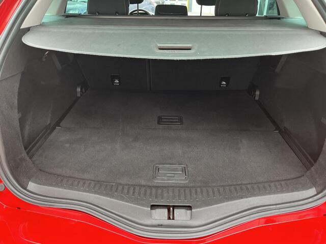 Renault MEGANE Estate 1.3 TCe Limited / NAVIGATIE / PARKEERSENSOREN / LICHTMETALEN VELGEN