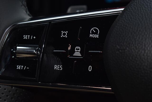 Renault MEGANE Techno | 20" lichtmetalen wielen 'Soren' | Cruise control met snelheidsbegrenzer | LED-dagrijverlichting met specifiek vormgegeven lichtsignatuur