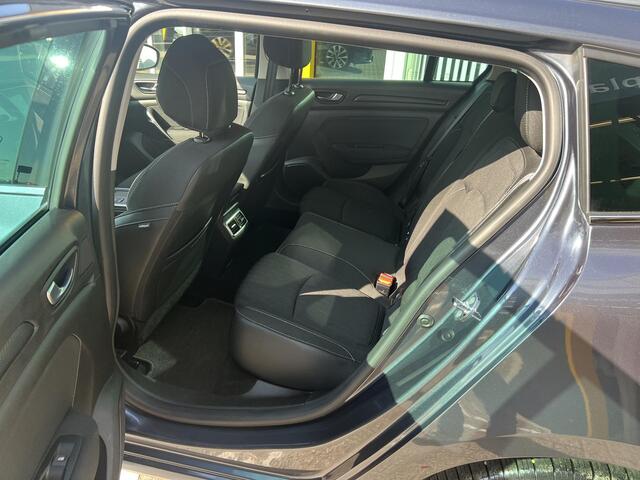 Renault MEGANE Estate 1.3 TCe Limited | Trekhaak | 1e eigenaar | 100% dlr onderhouden | Navigatie | DAB | Key-less | Climate Control | Parkeersensoren | Cruise Control |