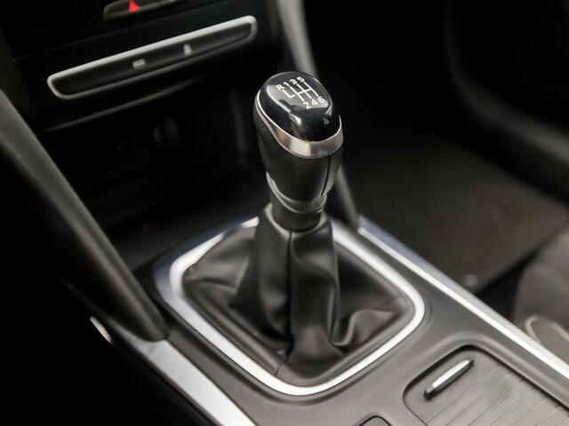 Renault MEGANE Estate 1.3 TCe Limited Sport (APPLE CARPLAY, VIRTUAL COCKPIT, NAVIGATIE, CLIMATE, GETINT GLAS, SPORTSTOELEN, TREKHAAK, LM VELGEN, NIEUWSTAAT)