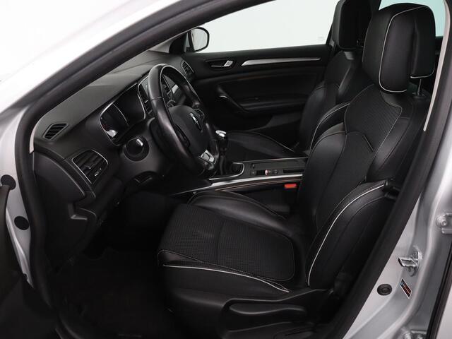 Renault MEGANE 1.3 TCe Bose | Trekhaak | Camera | Carplay | Keyless | Navigatie | Climate control | Bose Sound | Park Assist | Half leder