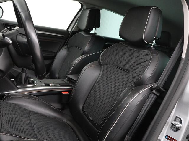 Renault MEGANE 1.3 TCe Bose | Trekhaak | Camera | Carplay | Keyless | Navigatie | Climate control | Bose Sound | Park Assist | Half leder
