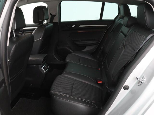 Renault MEGANE 1.3 TCe Bose | Trekhaak | Camera | Carplay | Keyless | Navigatie | Climate control | Bose Sound | Park Assist | Half leder