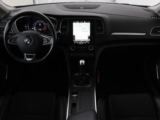 Renault MEGANE 1.3 TCe Bose | Trekhaak | Camera | Carplay | Keyless | Navigatie | Climate control | Bose Sound | Park Assist | Half leder