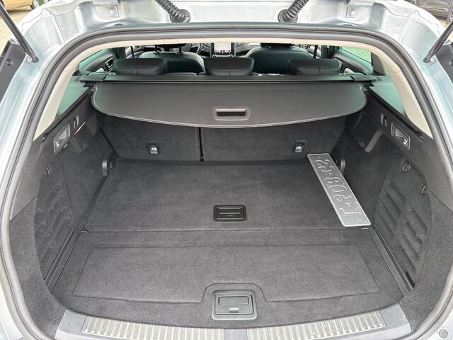 Renault MEGANE Estate 1.3 TCe Business Edition One / Schuifdak / Bose / Vol Leder / Trekhaak / Groot navigatie /