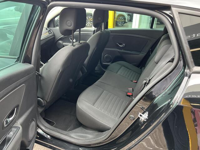 Renault MEGANE Estate 1.2 TCe Limited | Trekhaak | Navigatie | Climate Control | Parkeersensoren | Cruise Control | Lichtmetaal | BT-Telefoonfunctie |