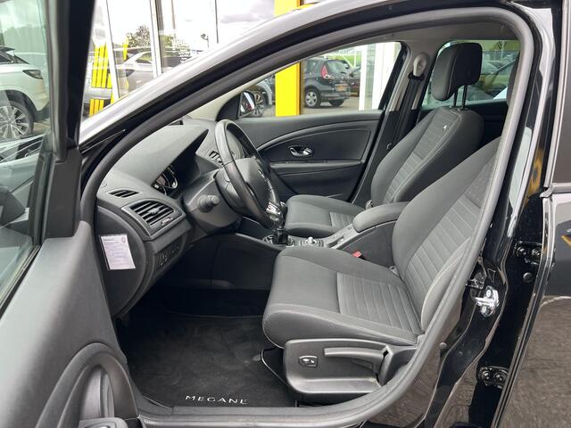 Renault MEGANE Estate 1.2 TCe Limited | Trekhaak | Navigatie | Climate Control | Parkeersensoren | Cruise Control | Lichtmetaal | BT-Telefoonfunctie |