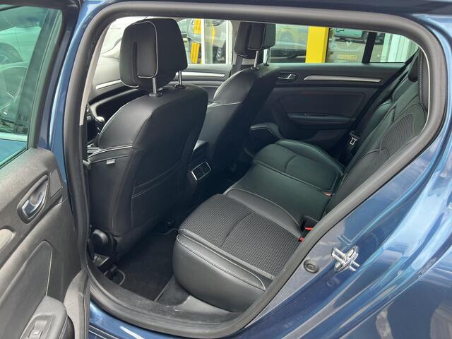 Renault MEGANE Estate 1.5 Blue dCi Bose | Trekhaak | Navigatie | Achteruitrijcamera | Dodehoek detectie | DAB | Climate Control | Cruise | Lichtmetaal |