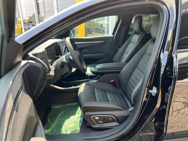 Renault MEGANE E-Tech comfort range iconic 60 kWh | Direct leverbaar | 360 graden camera | Stoel & stuur verwarming | Cruise adaptief | Harman & Kardon |