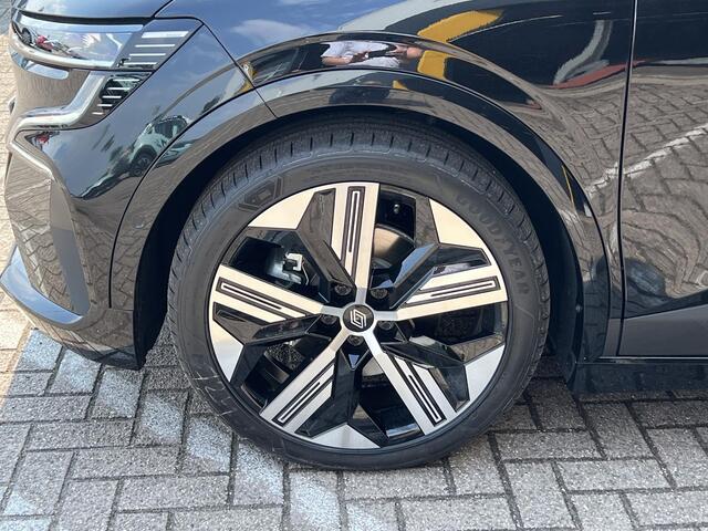 Renault MEGANE E-Tech comfort range iconic 60 kWh | Direct leverbaar | 360 graden camera | Stoel & stuur verwarming | Cruise adaptief | Harman & Kardon |