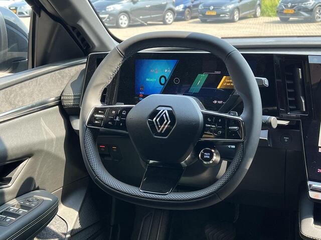 Renault MEGANE E-Tech comfort range iconic 60 kWh | Direct leverbaar | 360 graden camera | Stoel & stuur verwarming | Cruise adaptief | Harman & Kardon |